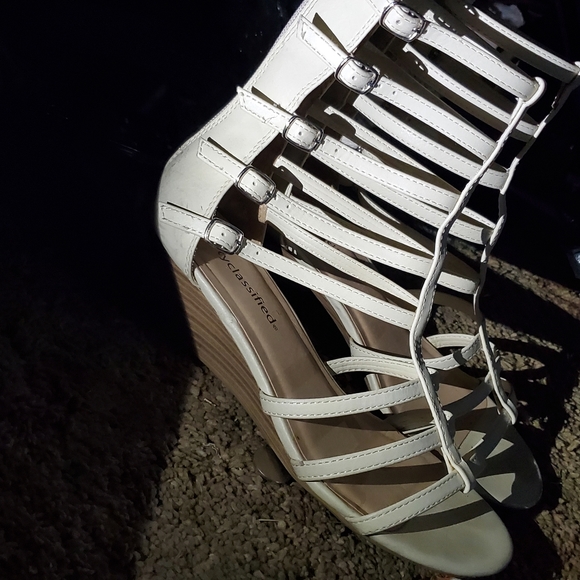 Sandals - Picture 3 of 3